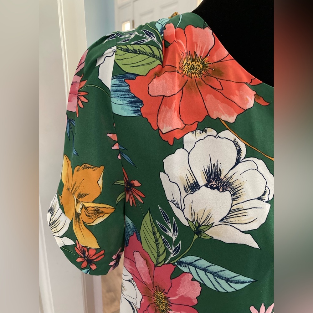 DR2 Medium SS Top Floral Daniel Rainn Blouse Size Medium Green Pink Orange Blue